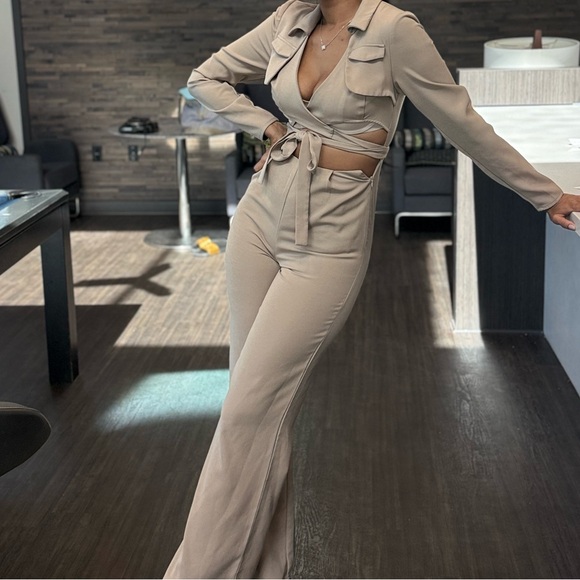 PrettyLittleThing Beige Pantsuit - Picture 2 of 2